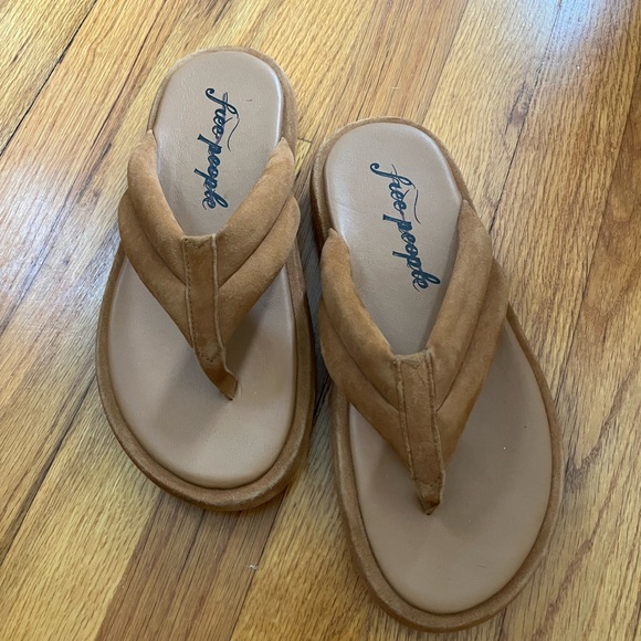 Free People Wonderland Thong Flip Flop. - Picture 2 of 5